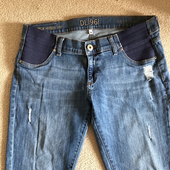 DL1961 Riley Maternity Boyfriend Jeans, Distressed Look,Size 29 Stretch Mid-Rise - Picture 4 of 10